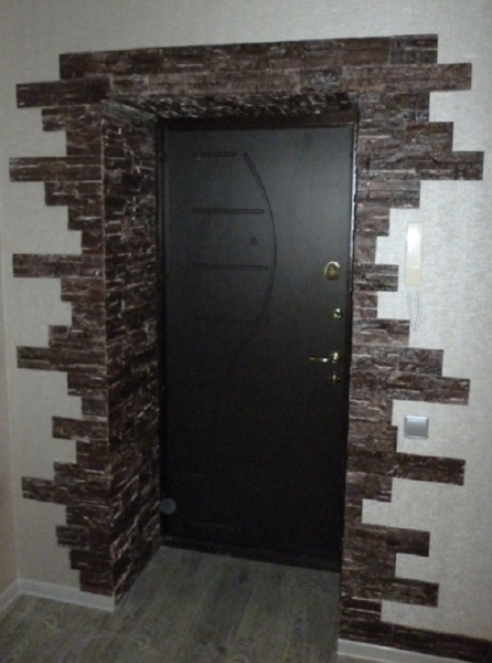 Входная Дверь Декоративным Камнем Фото