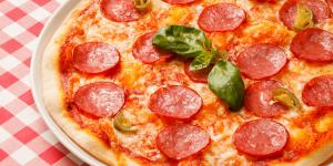 Pizza de Pepperoni - deliciosos pastéis da Itália