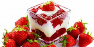 Επιδόρπιο φράουλα Επιδόρπιο παγωτό με φράουλες